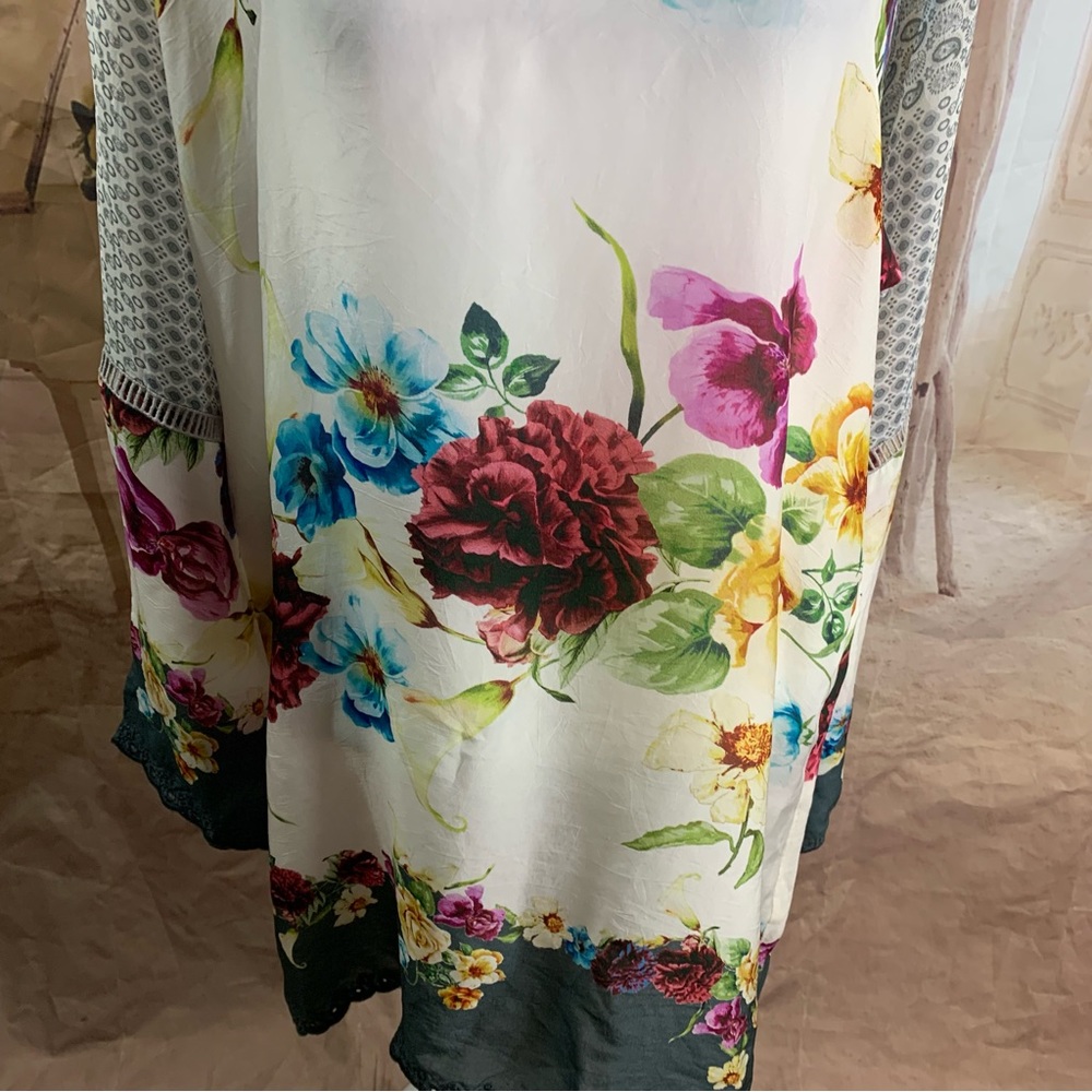 NEW Johnny Was Silky Linden Floral Blouse - Picture 4 of 11